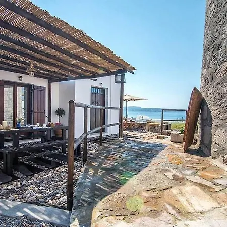 Windmill In Milos Port Βίλα